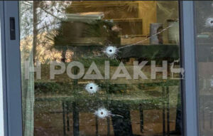 Ρόδος: Πυροβολισμοί στο σπίτι γνωστού επιχειρηματία με μαύρο στεφάνι