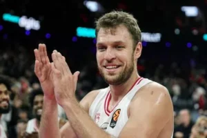 Βεζένκοφ: «Σημαντική νίκη, αλλά έχουμε ακόμη δρόμο»