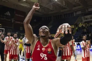 Μονέκε: «Ο Μιλουτίνοβ είναι από τους κορυφαίους της φετινής EuroLeague»