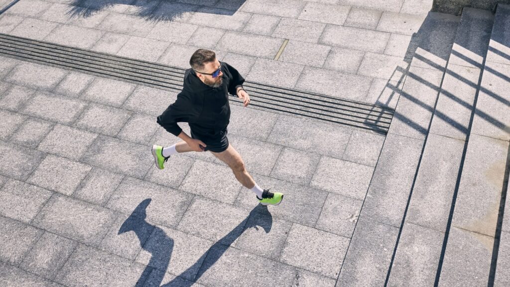 Η άσκηση στη μέση ηλικία μειώνει τον κίνδυνο άνοιας έως 45%, δείχνει νέα μελέτη