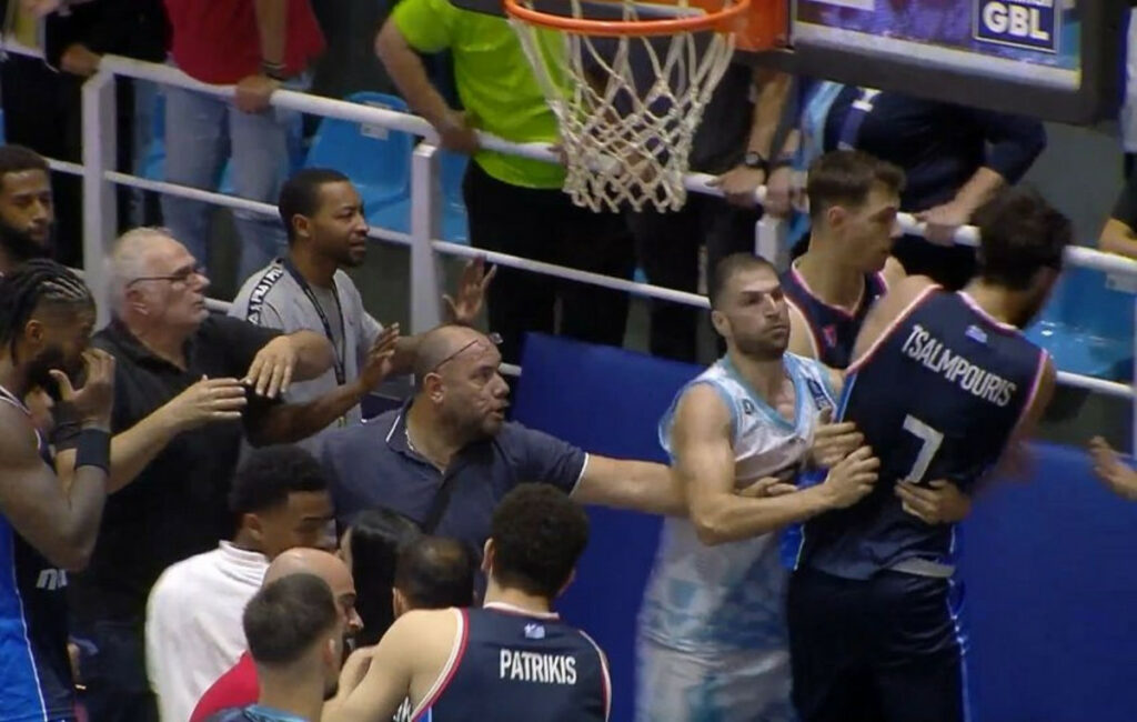 Ένταση στο Κολοσσός – Πανιώνιος: Παίκτες σε σύγκρουση με οπαδούς