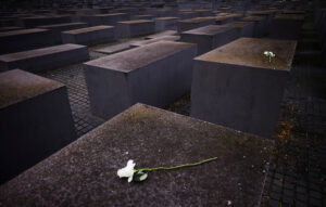 ΚΙΣΕ: Επαγρύπνηση για την αποφυγή επανάληψης της Νύχτας των Κρυστάλλων