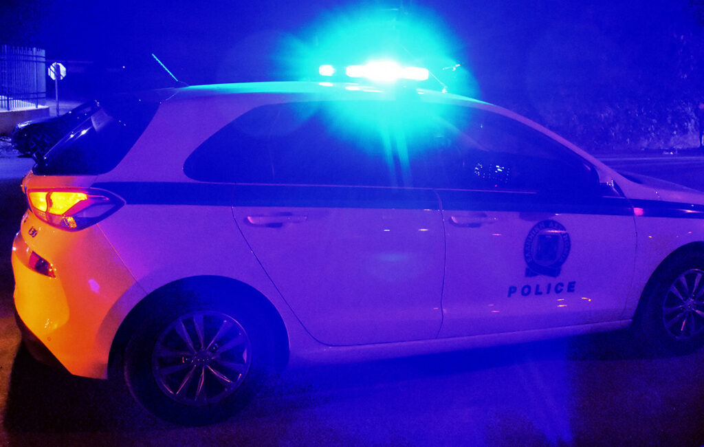 Απειλή αυτοκτονίας από άνδρα στην Εφορία Βόλου – Επιζών από τα Τέμπη