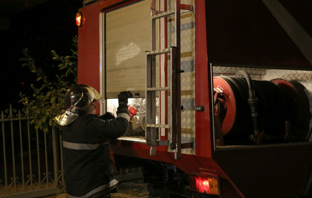 Φωτιά σε εργοστάσιο στην Επισκοπή Ηρακλείου – Μεγάλη κινητοποίηση της Πυροσβεστικής