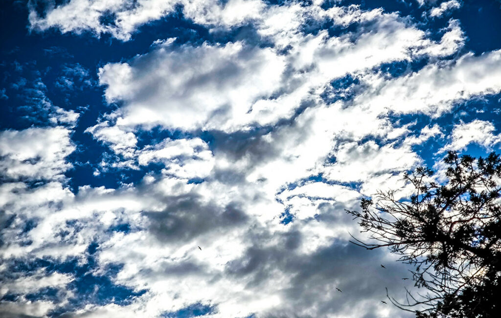 Συννεφιά και βροχές σήμερα – Ερχονται ισχυρές καταιγίδες