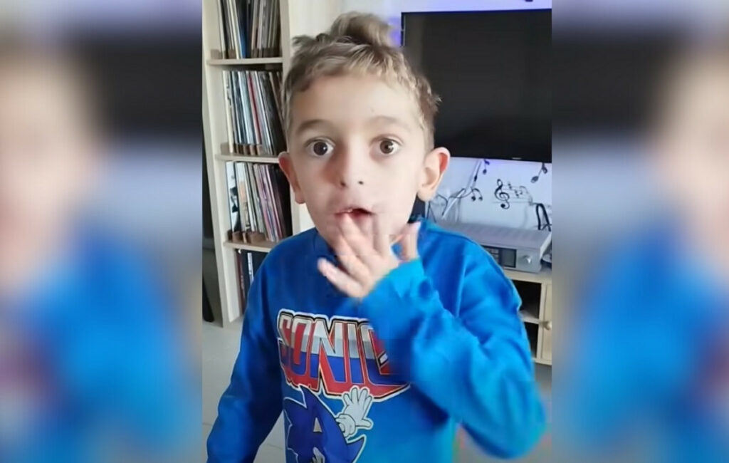 Ο Παναγιώτης – Ραφαήλ ξεκινά Β’ Δημοτικού γεμάτος χαμόγελα