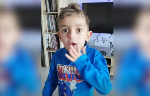 Ο Παναγιώτης – Ραφαήλ ξεκινά Β’ Δημοτικού γεμάτος χαμόγελα