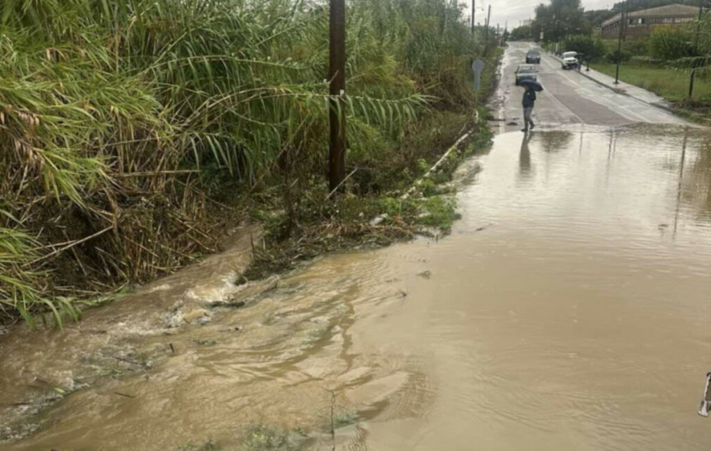 Πλημμύρες και προβλήματα από την κακοκαιρία στο Αγρίνιο