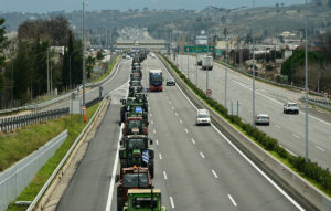 Αγροτικό μπλόκο στην Ε.Ο. Αθηνών – Θεσσαλονίκης, στον κόμβο της Νίκαιας