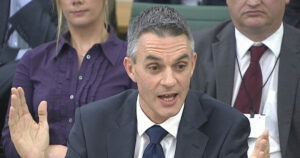 Βρετανία: Παραιτήθηκε ο γενικός διευθυντής του BBC λόγω σκανδάλου