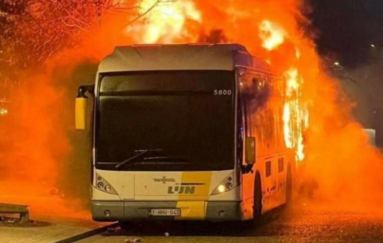 Φωτιά σε λεωφορείο οπαδών πριν τον αγώνα Μπριζ-Μπαρτσελόνα