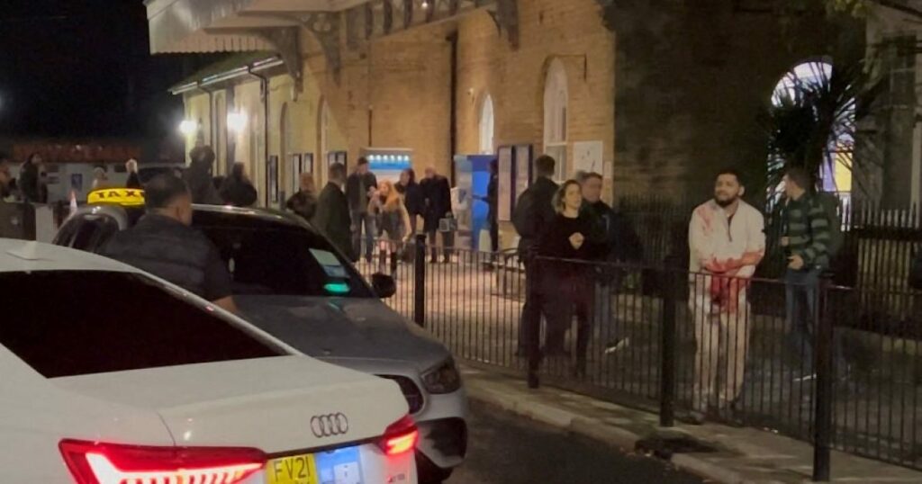 Βρετανία: 10 τραυματίες από επίθεση με μαχαίρι σε τρένο