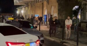 Βρετανία: 10 τραυματίες από επίθεση με μαχαίρι σε τρένο