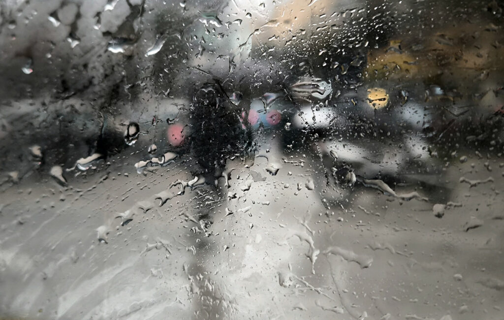 Βροχερός καιρός με νέα επιδείνωση και πτώση θερμοκρασίας από το Σάββατο