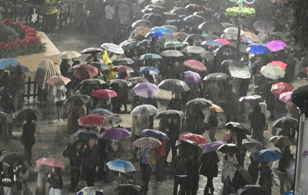 Κακοκαιρία στην Αττική: Έντονη βροχόπτωση και προβλήματα στην κυκλοφορία