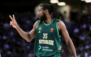 Η συγκινητική ιστορία του Κένεθ Φαρίντ με δύο μαμάδες