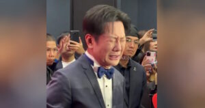 Miss Universe: Συγγνώμη και δάκρυα από τον πρόεδρο των καλλιστείων