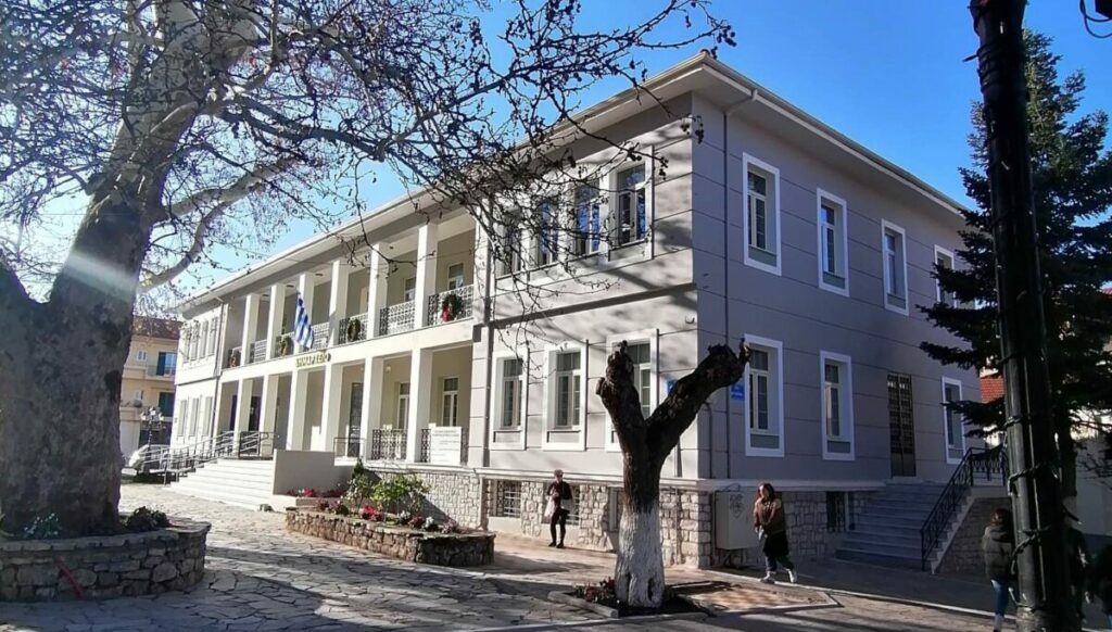 Καλάβρυτα: Διαμαρτυρία του Δημοτικού Συμβουλίου για κλείσιμο ΕΛΤΑ