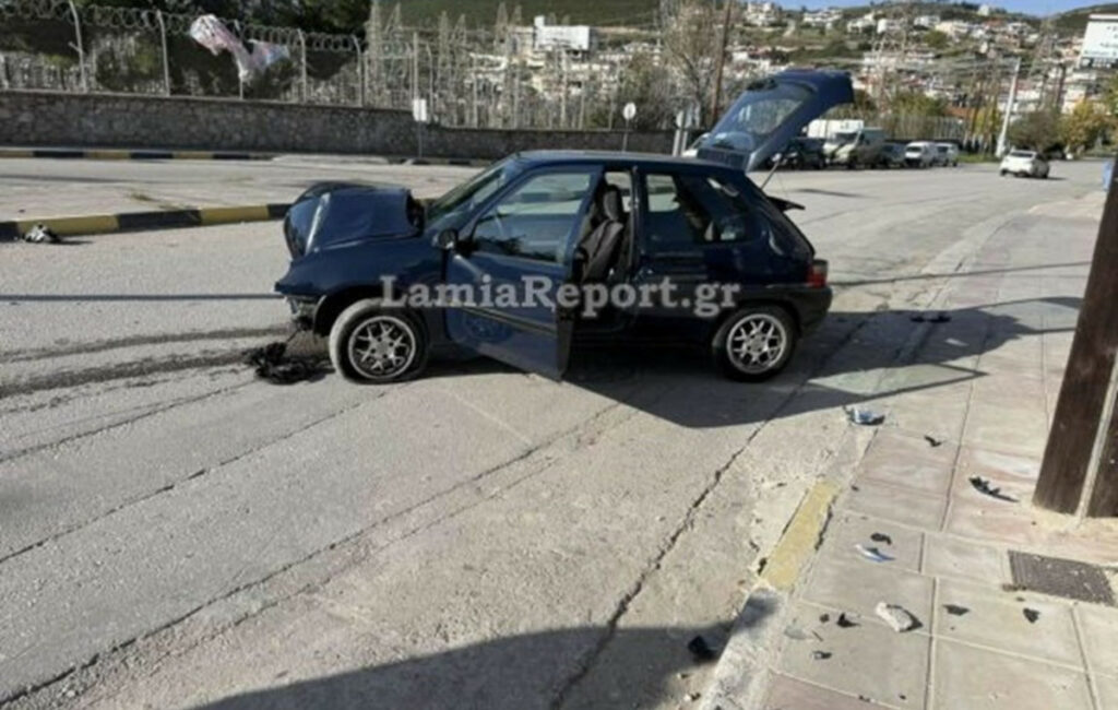 Σοβαρό τροχαίο στη Λαμία: ΙΧ «καρφώθηκε» σε κολόνα