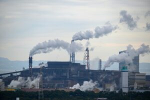 Ρεκόρ εκπομπών CO2 το 2025: Η κλιματική κρίση επιδεινώνεται
