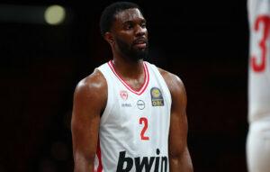 Στο πλευρό του Έβανς ο Παναθηναϊκός μετά τον τραυματισμό του