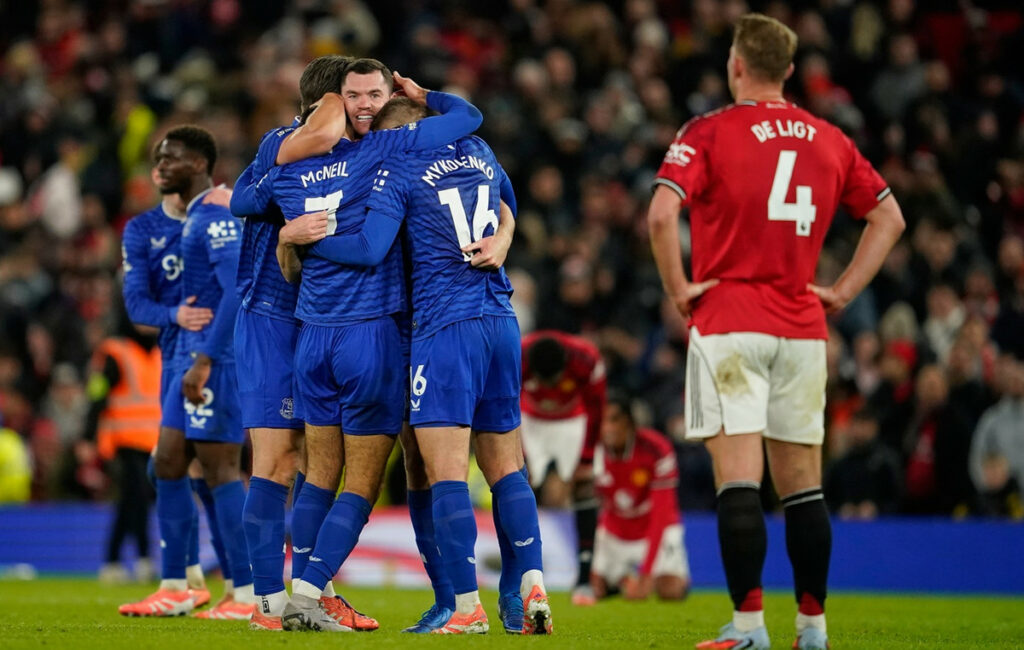 Έκπληξη από την Έβερτον: Νίκη επί της Μάντσεστερ Γιουνάιτεντ στο «Ολντ Τράφορντ»