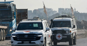 Γάζα: Παράδοση σορού στρατιώτη από τη Χαμάς στο Ισραήλ