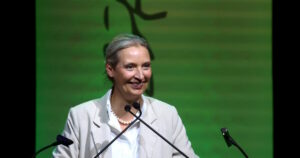 Γερμανία: Το ακροδεξιό AfD στην κορυφή, μειώνεται η δημοτικότητα του Μερτς