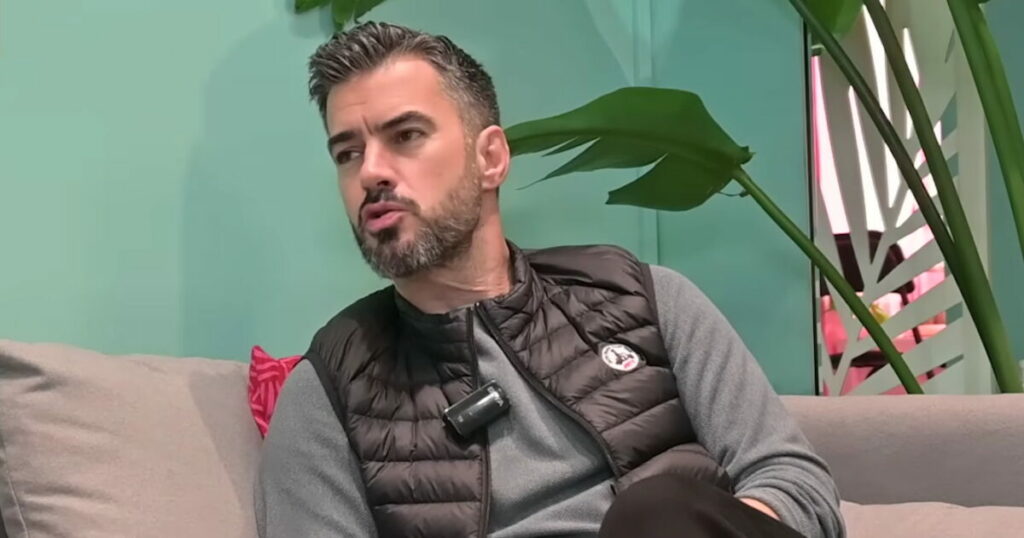 Γιάννης Τσιμιτσέλης: «Το θέατρο δεν είναι ένα μεγάλο κρεβάτι»