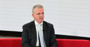 Σύσκεψη στο Μαξίμου για τα ΕΛΤΑ - Παραίτηση Σκλήκα στο προσκήνιο