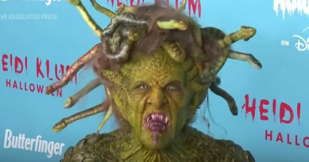 Η Χάιντι Κλουμ εντυπωσίασε ως Μέδουσα στο Halloween 2025