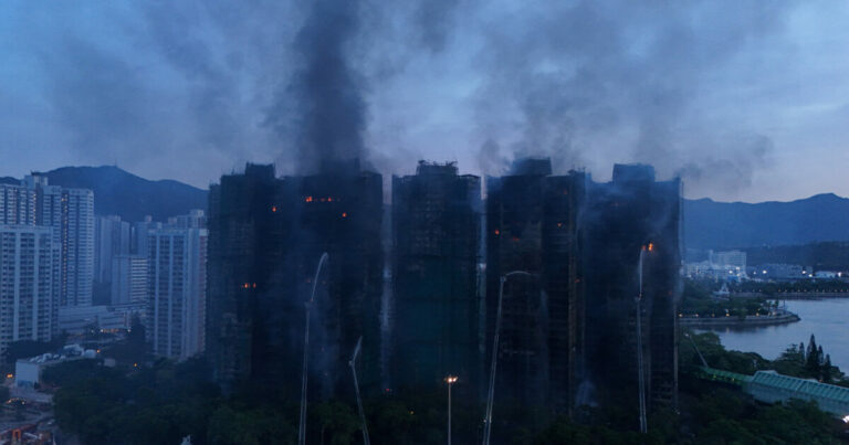 Χονγκ Κονγκ: 44 νεκροί και 279 αγνοούμενοι από τη φωτιά σε πολυκατοικίες