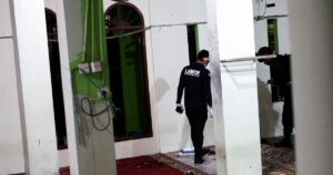 Ινδονησία: 17χρονος μαθητής ύποπτος για τις εκρήξεις σε τέμενος - 55 τραυματίες