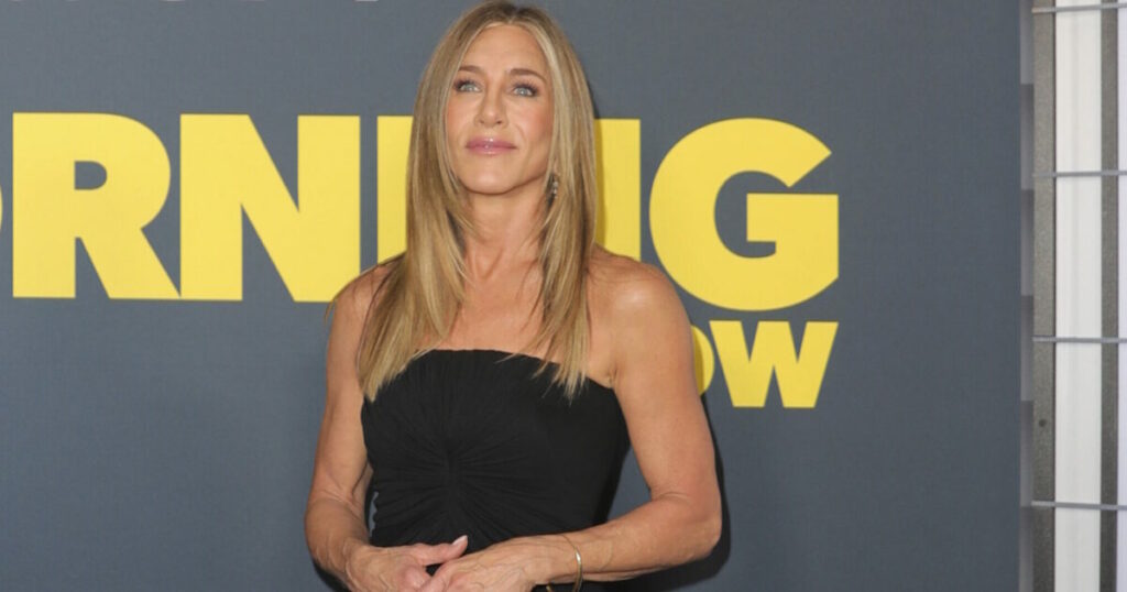 Η Τζένιφερ Άνιστον γιορτάζει τα γενέθλια του Τζιμ Κέρτις με τρυφερή ανάρτηση