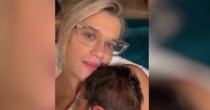 Τζένη Θεωνά: Τρυφερή selfie με τον ενός μήνα γιο της