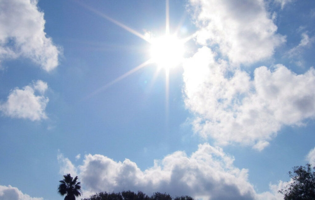 Ανοιξιάτικος καιρός μέσα στον Νοέμβριο με υψηλές θερμοκρασίες