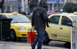Χειμερινές θερμοκρασίες από τη Δευτέρα – Επιμένει η κακοκαιρία σε Ιόνιο και Κρήτη