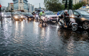 Η κακοκαιρία «Adel» πλήττει ξανά την Αττική με βροχές και χαλάζι