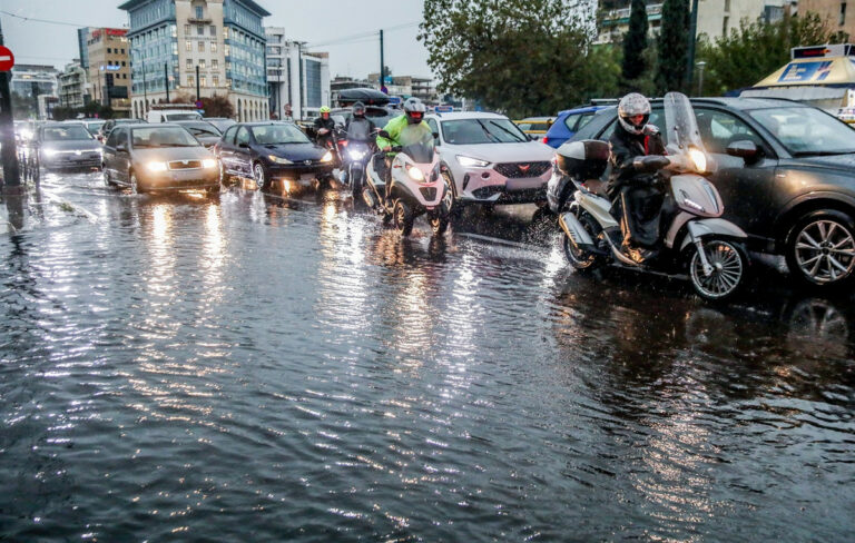 Η κακοκαιρία «Adel» πλήττει ξανά την Αττική με βροχές και χαλάζι