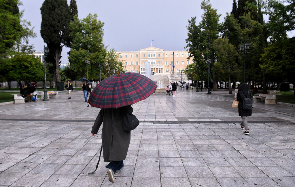Καταιγίδες πλήττουν τη χώρα, αναμένονται έντονα φαινόμενα