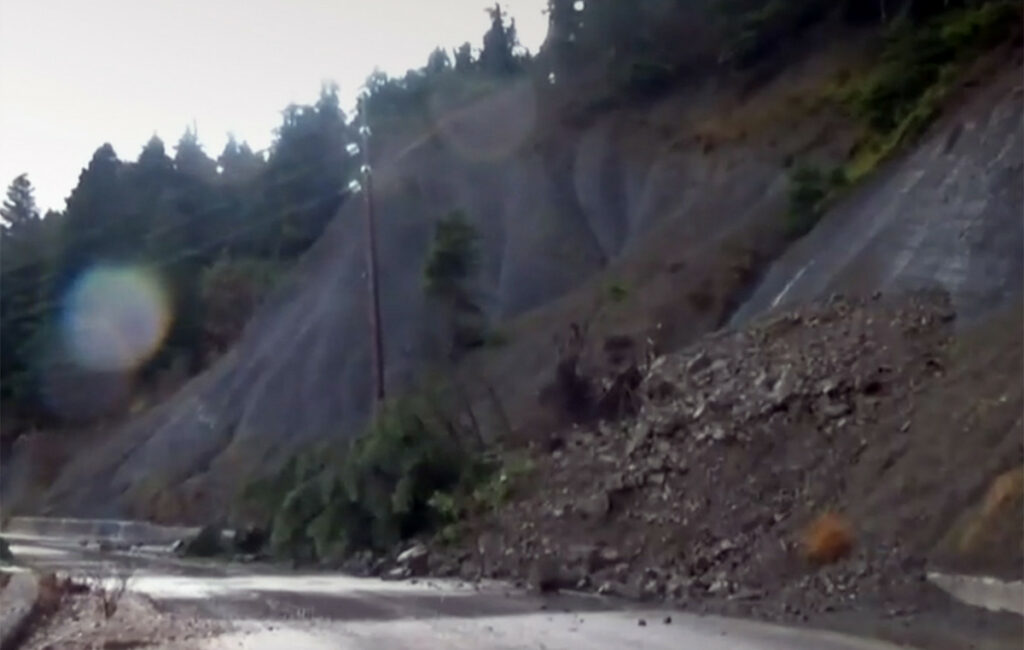 Σφοδρή κακοκαιρία στην Ήπειρο: Κατολισθήσεις και πλημμύρες προκαλούν ανησυχία