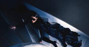 Η Κέλλυ Κελεκίδου εντυπωσιάζει με το νέο της τραγούδι «Σπίτι σου»