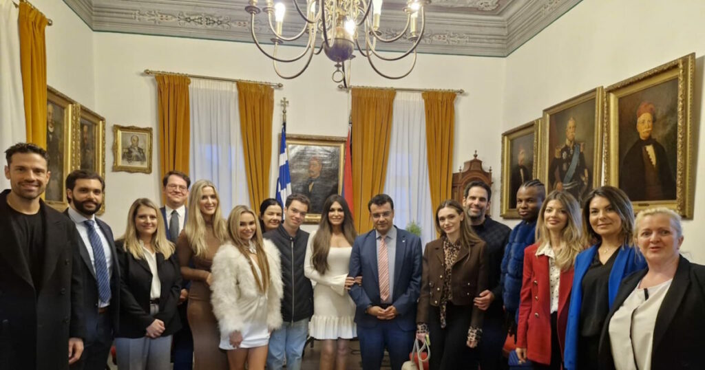 Η Κίμπερλι Γκιλφόιλ τιμήθηκε από τον Δήμο Ύδρας - Παρών και ο Κωνσταντίνος Αργυρός