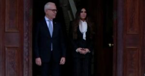 Η Κίμπερλι Γκίλφοϊλ παραδίδει διαπιστευτήρια στον Κωνσταντίνο Τασούλα