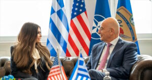 Η Κίμπερλι Γκιλφόιλ συναντά τον Νίκο Δένδια: «Θα με βλέπετε συχνά»