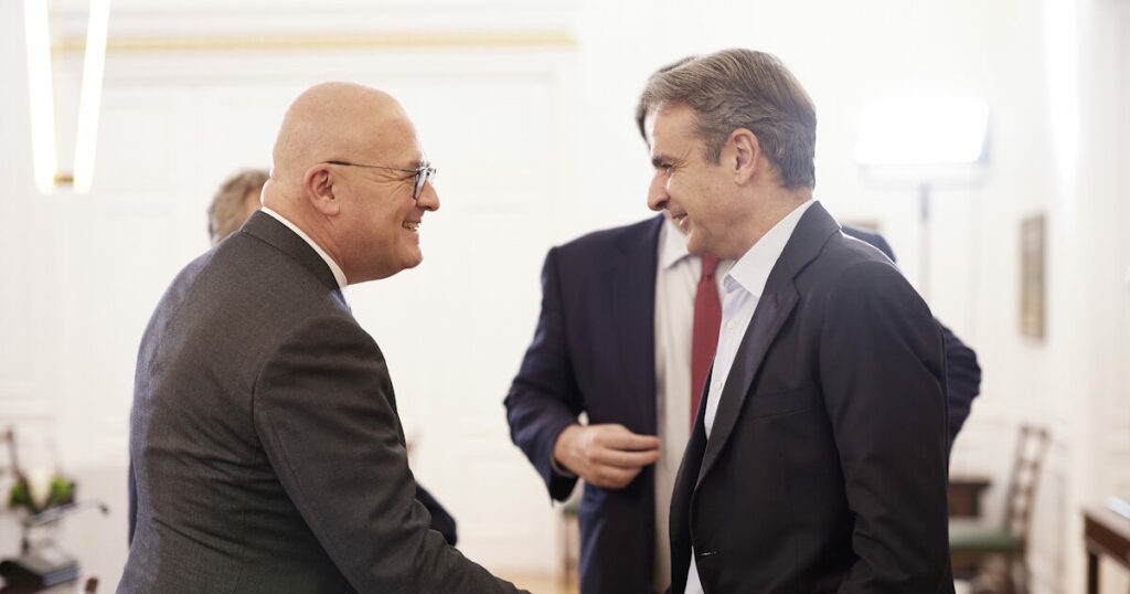 Συνάντηση Μητσοτάκη με τον πρόεδρο της Euronext, Στεφάν Μπουζνά