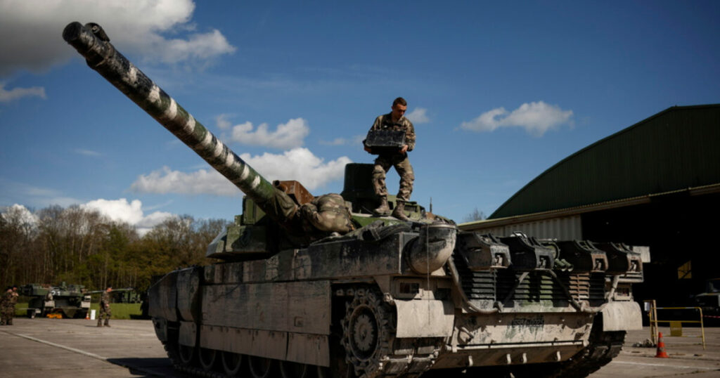 Γαλλία: Συναγερμός με drones πάνω από φάλαγγα αρμάτων Leclerc