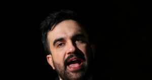 Νέα Υόρκη: Ο Ζοράν Μαμντάνι κοντά στη δημαρχία - Αντεπίθεση Τραμπ