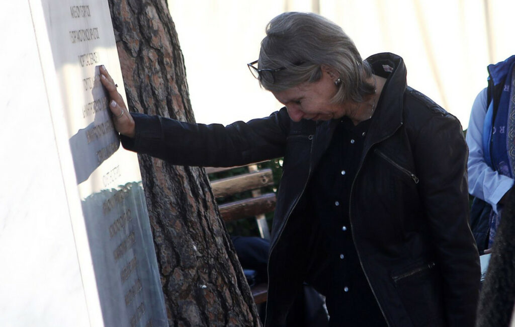 8 χρόνια από τις φονικές πλημμύρες στη Μάνδρα: Μνημόσυνο και αποκαλυπτήρια