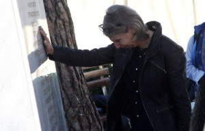 8 χρόνια από τις φονικές πλημμύρες στη Μάνδρα: Μνημόσυνο και αποκαλυπτήρια